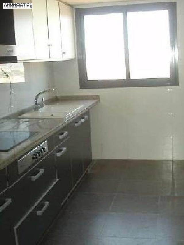 se alquila 14&ordm; piso con ascensor muy luminoso