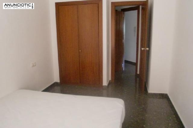 se alquila 3&ordm; piso con ascensor, muy luminoso