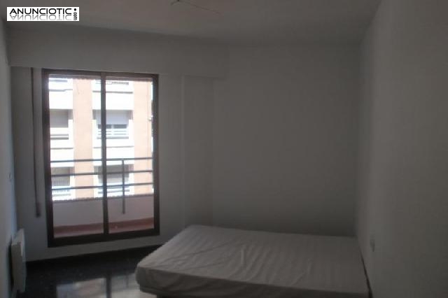 se alquila 3&ordm; piso con ascensor muy luminoso