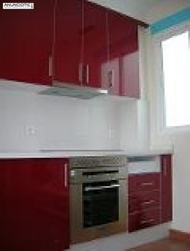 es un &aacute;tico precioso, totalmente reformado y