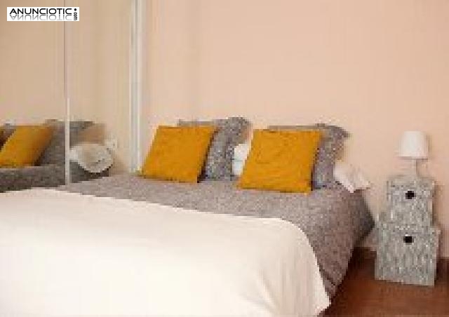 es un &aacute;tico precioso, totalmente reformado y