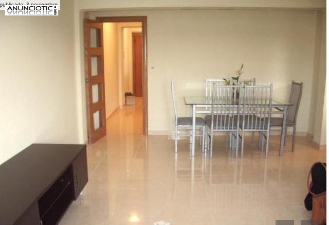 se alquila 7&ordm; piso con ascensor muy luminoso