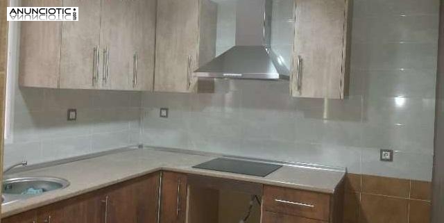 Se alquila 2&ordm; piso con ascensor muy luminoso 