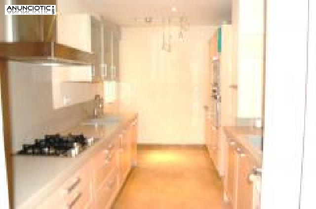 Se alquila 4&ordm; piso con ascensor muy luminoso 