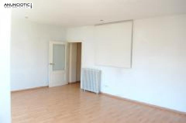 Se alquila 4&ordm; piso con ascensor muy luminoso 