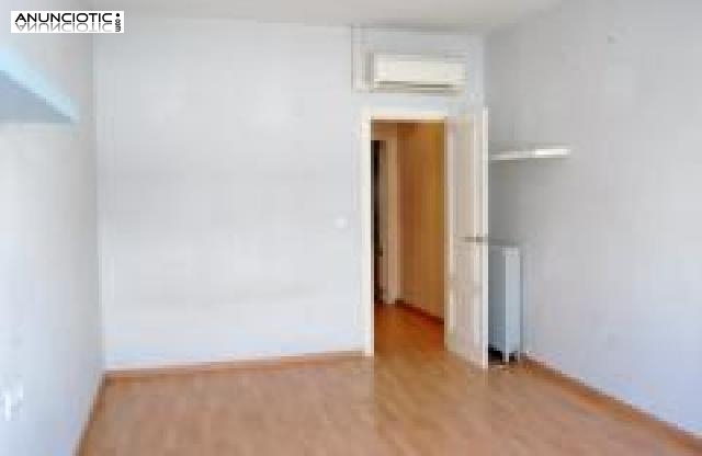 Se alquila 4&ordm; piso con ascensor muy luminoso 