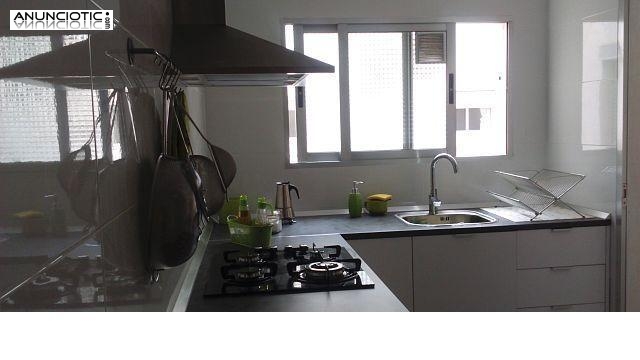 Se alquila 7 piso con ascensor muy luminoso en la zona de poblats mar&iacute;tims