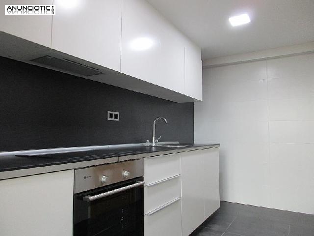 Estupendo piso reformado vac&iacute;o