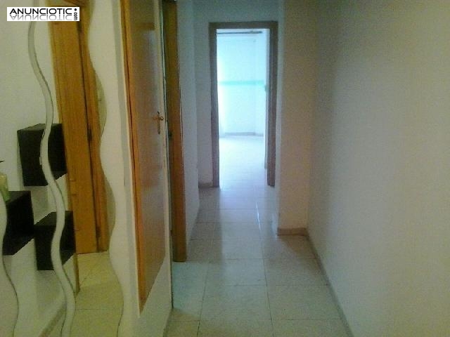 Piso vacio con terraza