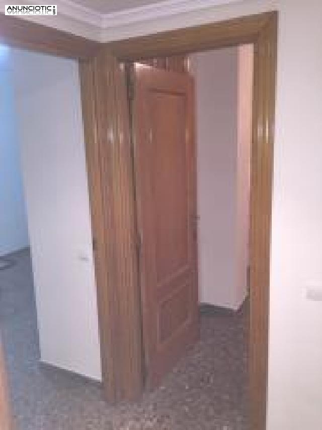 Piso vac&iacute;o con terraza