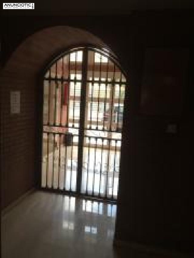 Piso vac&iacute;o con terraza