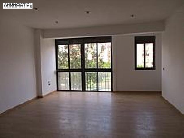 Estupendo piso reformado vac&iacute;o