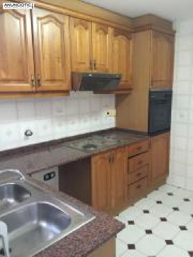 Se alquila piso vac&iacute;o