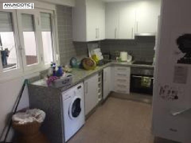 Se alquila vivienda con terraza