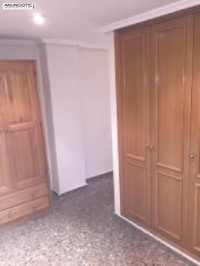 Piso vac&iacute;o con terraza