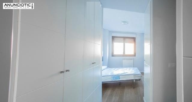 Piso con piscina en el bot&agrave;nic de 60 m2