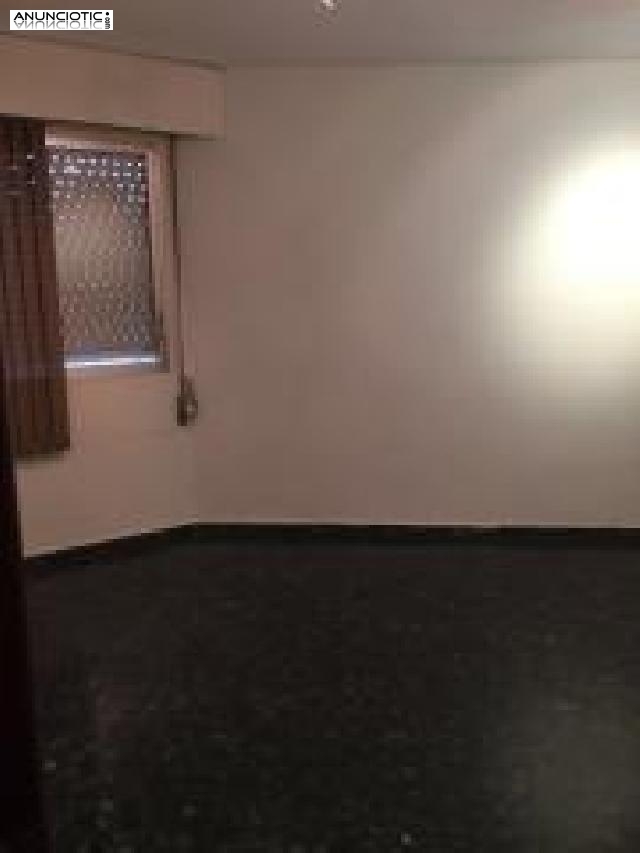 Se alquila piso vac&iacute;o