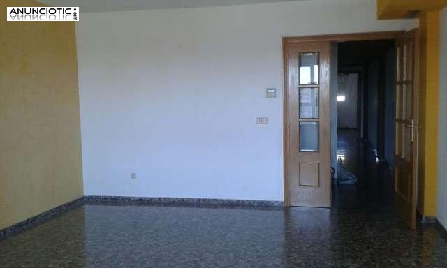 Se alquila piso grande vac&iacute;o