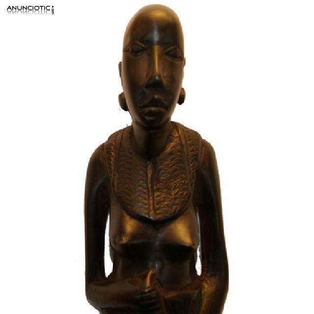 Escultura de mujer M&aacute;sai en madera de &eacute;bano.
